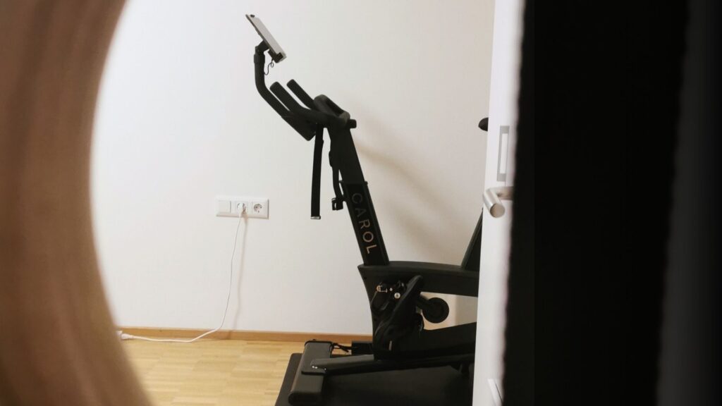 Carol Bike im Schlafzimmer -platzsparendes Indoor Bike für zuhause
