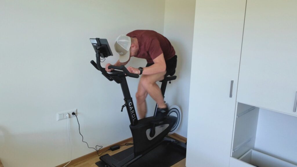 Marco Grosch beim REHIT Training in kurzer Zeit auf dem CAROL Bike